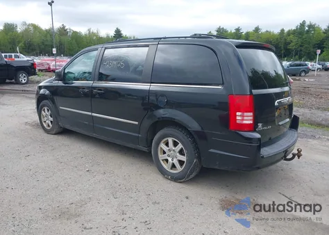 2010 Chrysler Town & Country Touring z USA, uszkodzony, nr VIN 2A4RR5D19AR170405